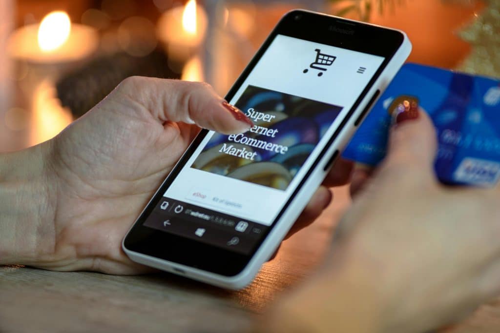 Comment vendre mes tableaux en ligne : plateformes, démarches et conseils