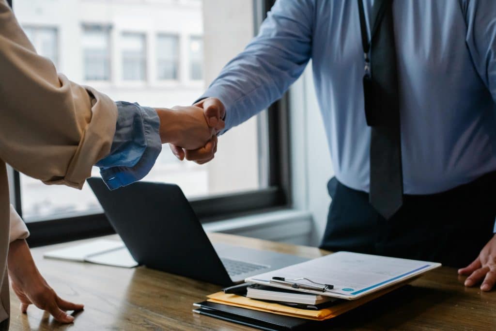 Contrat de freelance : le guide complet pour établir un contrat de service en 2026