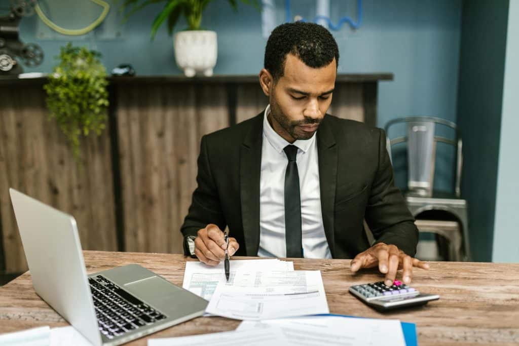 Industrie : quelles méthodes appliquer et quelles obligations respecter en comptabilité ?
